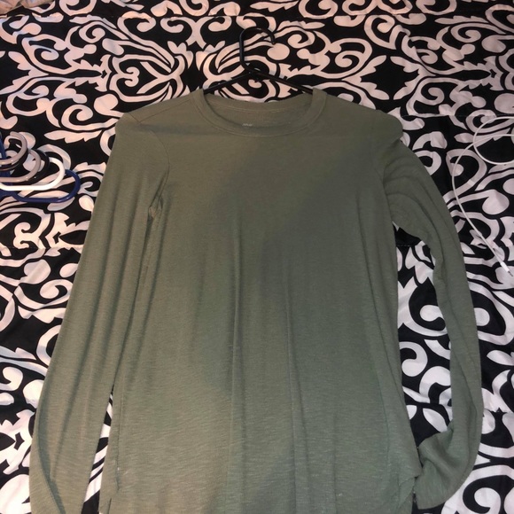 Tops - Picture 11 of 16